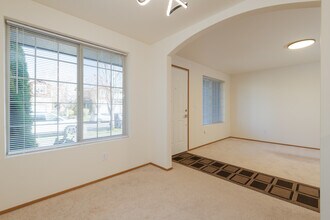 2732 Hidden Springs Loop SE in Olympia, WA - Building Photo - Building Photo