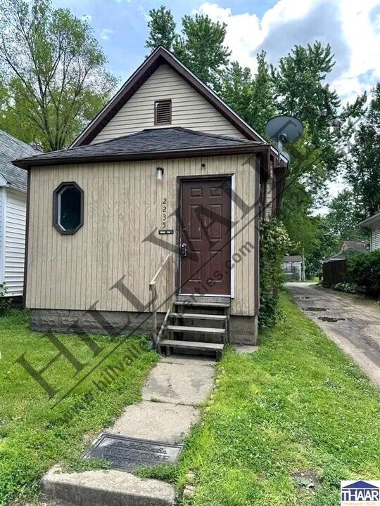 2235 3rd Ave in Terre Haute, IN - Building Photo