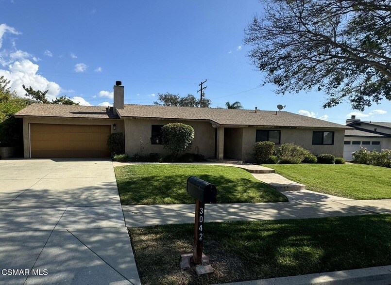 3042 Waco Ave in Simi Valley, CA - Foto de edificio