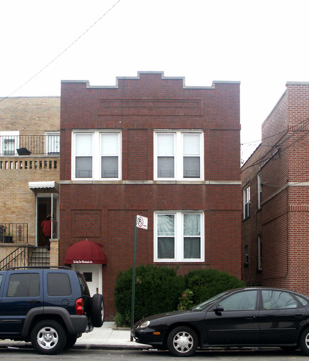 1062 Rhinelander Ave in Bronx, NY - Building Photo