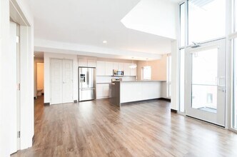 11 Dorchester St, Unit Unit 301 in Boston, MA - Building Photo - Building Photo