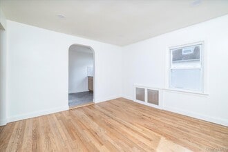 9 Hanover Pl in Rockville Centre, NY - Building Photo - Building Photo