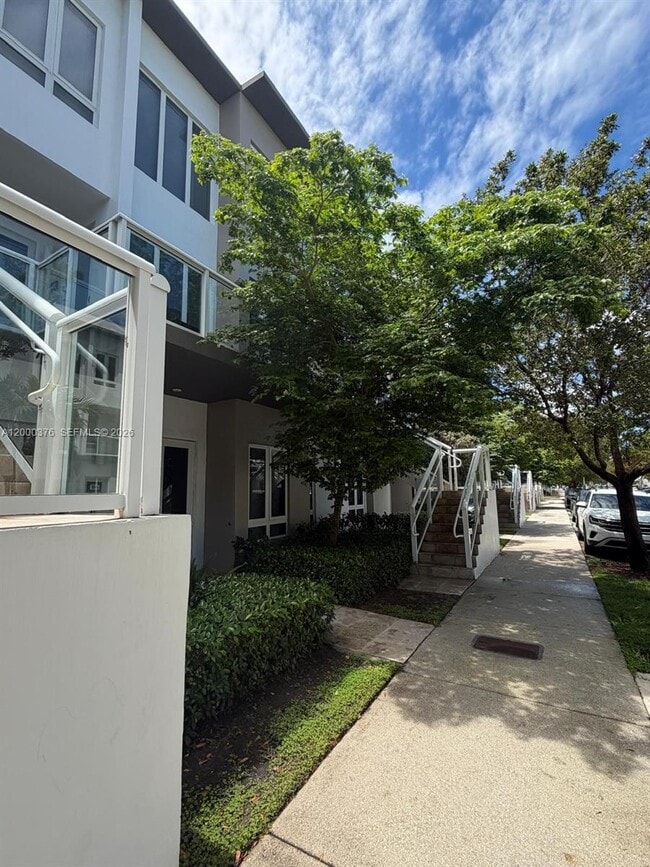 10220 NW 63rd Terrace in Doral, FL - Building Photo - Building Photo