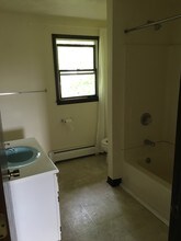 811 Oak Hill Ave, Unit 13104 in Endicott, NY - Building Photo - Building Photo