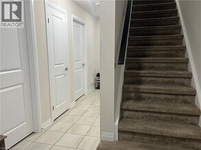 144 S Creek Dr in Kitchener, ON - Building Photo - Building Photo