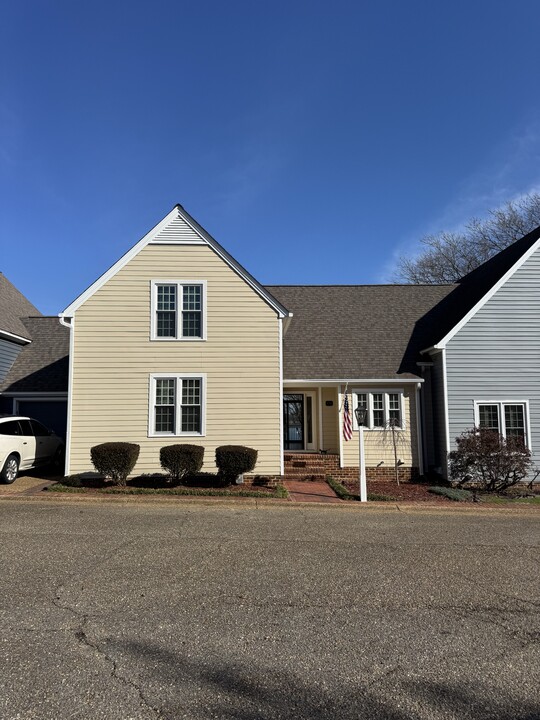 116 Chischiak Watch in Yorktown, VA - Building Photo