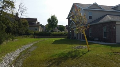 Forest View Apartments in Franklin, WI - Building Photo - Building Photo