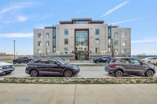 16460 Wildhorse Lk Blvd in Chesterfield, MO - Building Photo