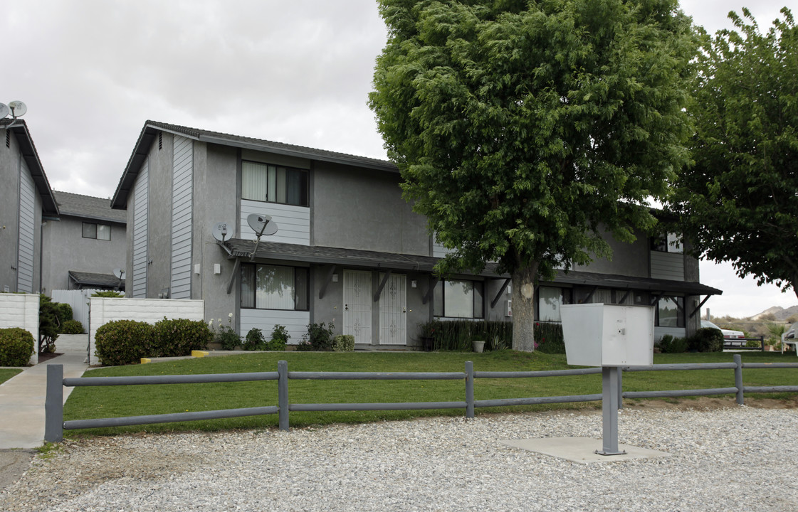 Hill Crest Apartments in Apple Valley, CA - Building Photo