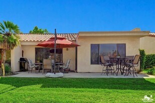 40461 Bay Hill Way in Palm Desert, CA - Building Photo