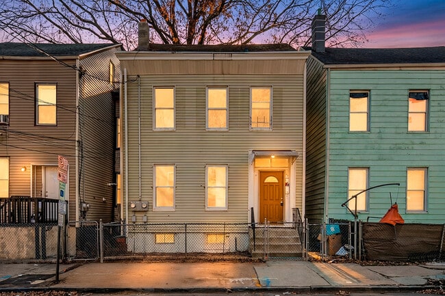 202 N 1st St, Unit 1 in Paterson, NJ - Building Photo - Building Photo