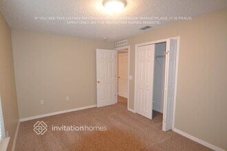 571 Fort Smith Blvd in Deltona, FL - Foto de edificio - Building Photo