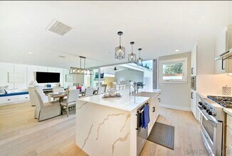 632 Glorietta Blvd in Coronado, CA - Building Photo - Building Photo