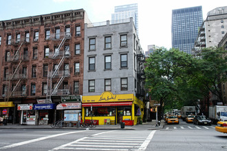 762 9th Ave in New York, NY - Building Photo - Building Photo