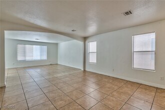 6348 Kenny Heights Ct in Las Vegas, NV - Foto de edificio - Building Photo