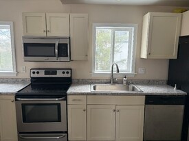 253 Lisbon St in Lisbon, ME - Building Photo