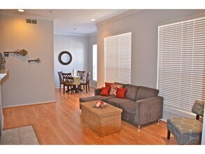 3311 Blackburn St, Unit 220 in Dallas, TX - Building Photo - Building Photo