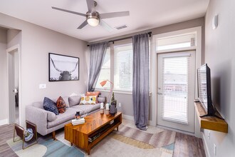 AMLI Littleton Village in Littleton, CO - Building Photo - Building Photo