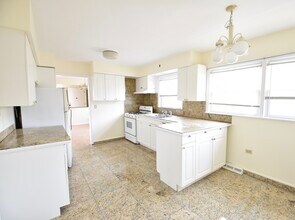 3341 W Pratt Ave-Unit -3 in Lincolnwood, IL - Building Photo - Building Photo