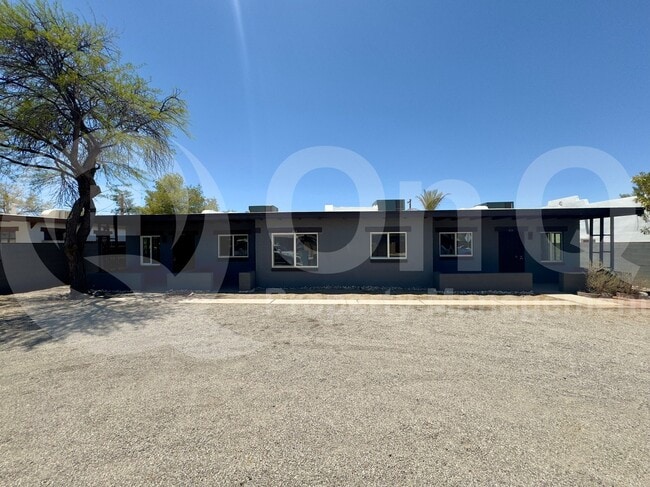 property at 915 N Columbus Blvd