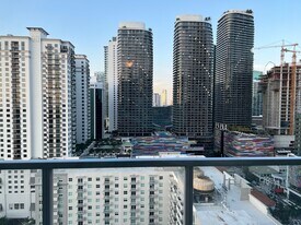 1111 SW 1st Ave, Unit 2915 in Miami, FL - Building Photo
