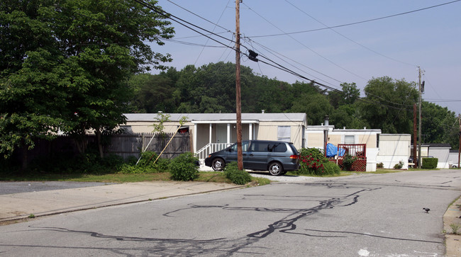 Featherstone Mobile Home Community in Woodbridge, VA - Building Photo - Building Photo