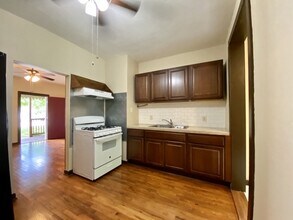 126 S Krueger Ave in New Braunfels, TX - Building Photo - Building Photo