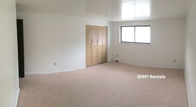 774 Locust Ridge Dr in Pittsburgh, PA - Building Photo - Building Photo
