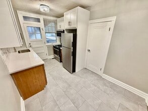 1240 Hawthorne Pl in Richmond Heights, MO - Foto de edificio - Building Photo