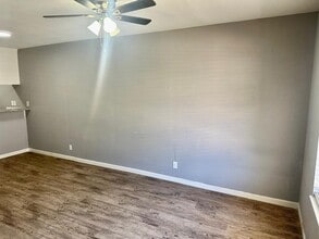 836 N Meadows Dr in Austin, TX - Building Photo - Building Photo