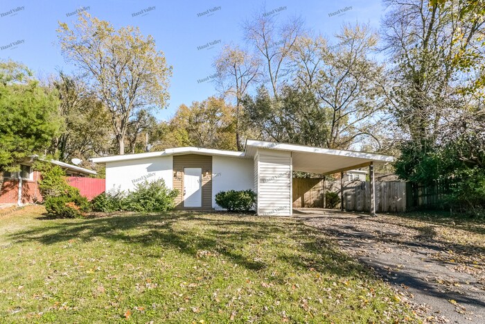 6932 Woodhurst Dr in Hazelwood, MO - Building Photo