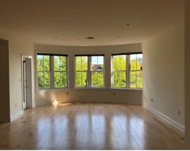 40 College St, Unit 408 in Burlington, VT - Building Photo - Building Photo