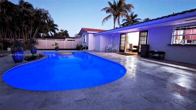 4027 Pierce St, Unit 03-3311 in Hollywood, FL - Building Photo - Building Photo
