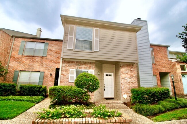 property at 5916 Woodway Place Ct