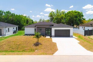 3203 18th St W in Lehigh Acres, FL - Building Photo