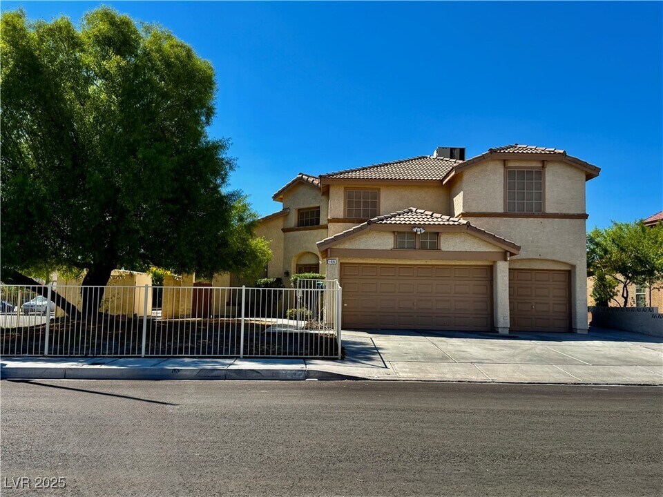 1635 White Dr in Las Vegas, NV - Building Photo