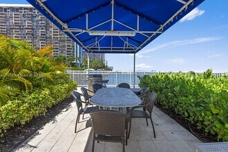 2101 Brickell Ave, Unit 1411 in Miami, FL - Building Photo - Building Photo