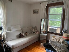 25 Montgomery St, Unit 2 in Cambridge, MA - Foto de edificio - Building Photo