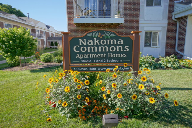 Nakoma Commons in Madison, WI - Foto de edificio - Building Photo