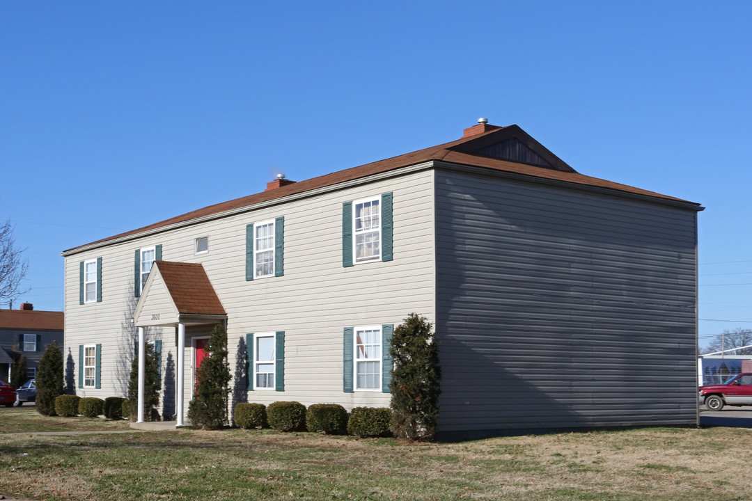 West Louisville - Manslick in Louisville, KY - Foto de edificio