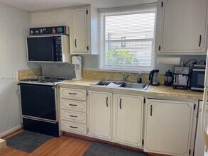 201 178th Dr in Sunny Isles Beach, FL - Building Photo - Building Photo