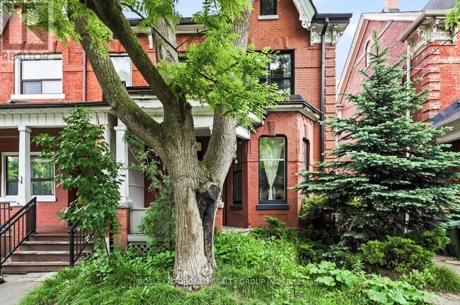 property at 21 Lansdowne Ave