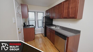 2842 N Orchard St, Unit 2844-27 in Chicago, IL - Foto de edificio - Building Photo