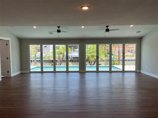 935 Contento St in Siesta Key, FL - Building Photo - Building Photo