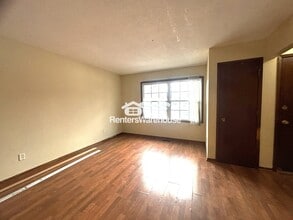 4122 77th St Cir in Urbandale, IA - Building Photo - Building Photo