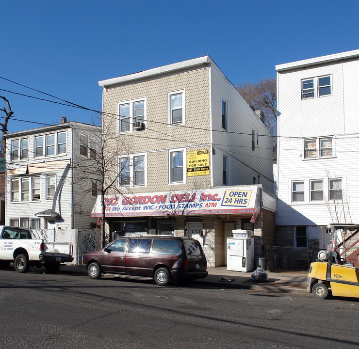 202 Gordon St in Staten Island, NY - Building Photo