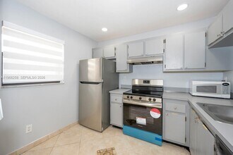 10537 NW 11th St in Pembroke Pines, FL - Building Photo - Building Photo