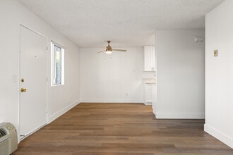 Terre at 989 Peach in El Cajon, CA - Foto de edificio - Building Photo