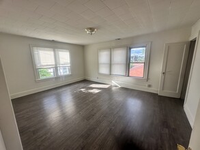 101 Lincoln Blvd, Unit 1 in Clark, NJ - Building Photo - Building Photo