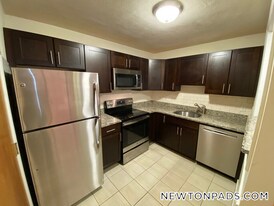 266 Grove St in Newton, MA - Building Photo